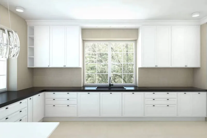 Duża jasna kuchnia. Białe szafki z czarnymi blatami. Czarny zlew, biały stół. Jasna podłoga i dwa okna z widokiem na ogród.