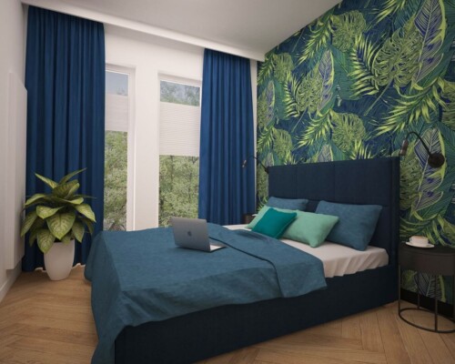Tropikalna sypialnia z akcentem zieleni i głębokiego niebieskiego Sypialnia z granatowym łóżkiem i tapetą w liście